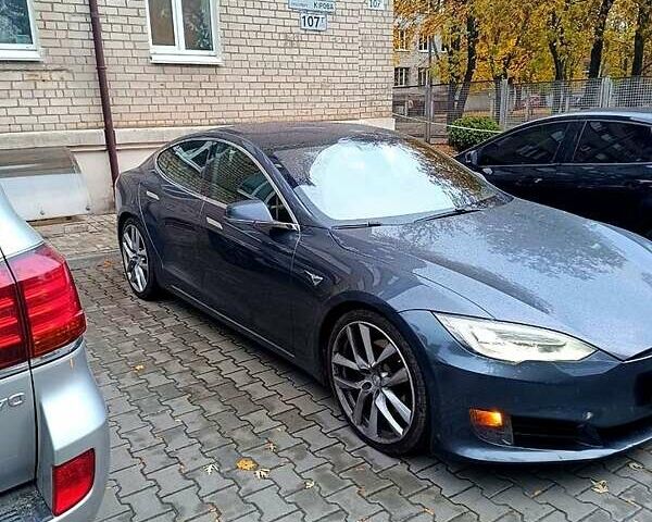 Серый Тесла Модель С, объемом двигателя 0 л и пробегом 111 тыс. км за 18000 $, фото 1 на Automoto.ua