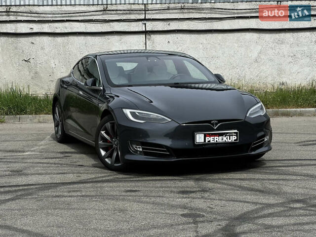Серый Тесла Модель С, объемом двигателя 0 л и пробегом 95 тыс. км за 17999 $, фото 1 на Automoto.ua
