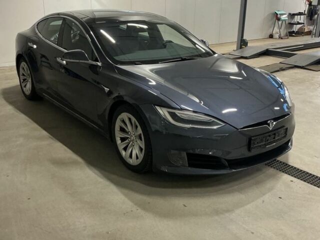 Тесла Модель С 2017 в Киеве на Automoto.ua Серый Тесла Модель С, объемом двигателя 0 л и пробегом 108 тыс. км за 17300 $, фото 1 на Automoto.ua