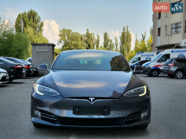 Серый Тесла Модель С, объемом двигателя 0 л и пробегом 112 тыс. км за 25800 $, фото 1 на Automoto.ua