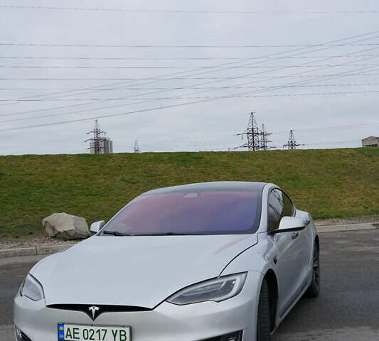 Серый Тесла Модель С, объемом двигателя 0 л и пробегом 125 тыс. км за 17500 $, фото 1 на Automoto.ua