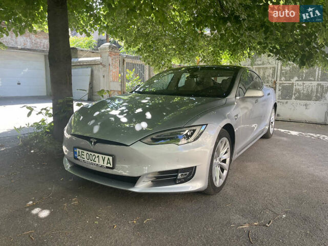 Серый Тесла Модель С, объемом двигателя 0 л и пробегом 217 тыс. км за 27670 $, фото 1 на Automoto.ua