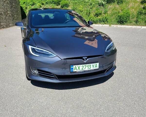 Серый Тесла Модель С, объемом двигателя 0 л и пробегом 70 тыс. км за 28000 $, фото 1 на Automoto.ua