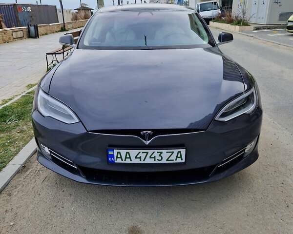 Серый Тесла Модель С, объемом двигателя 0 л и пробегом 139 тыс. км за 21000 $, фото 1 на Automoto.ua