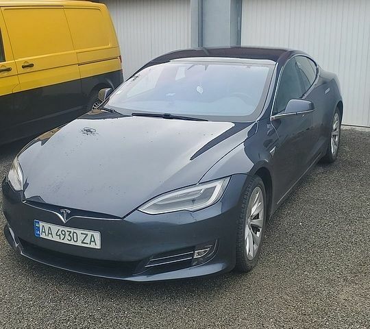 Серый Тесла Модель С, объемом двигателя 0 л и пробегом 87 тыс. км за 29999 $, фото 1 на Automoto.ua