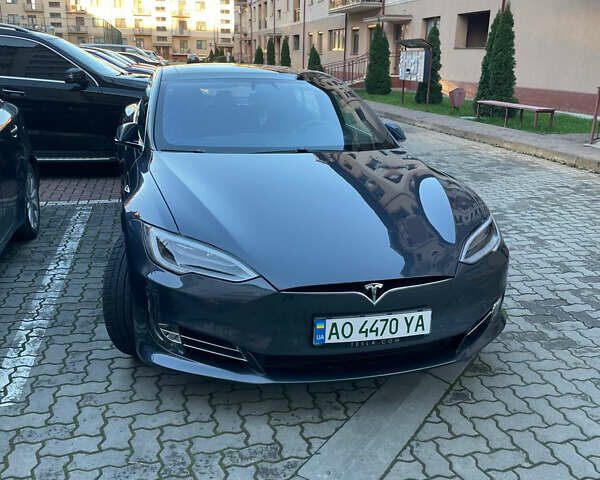 Серый Тесла Модель С, объемом двигателя 0 л и пробегом 102 тыс. км за 30000 $, фото 1 на Automoto.ua