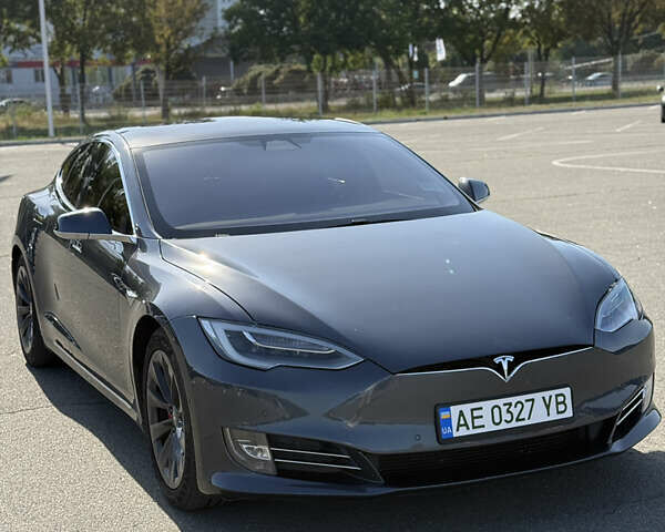 Серый Тесла Модель С, объемом двигателя 0 л и пробегом 118 тыс. км за 31000 $, фото 1 на Automoto.ua