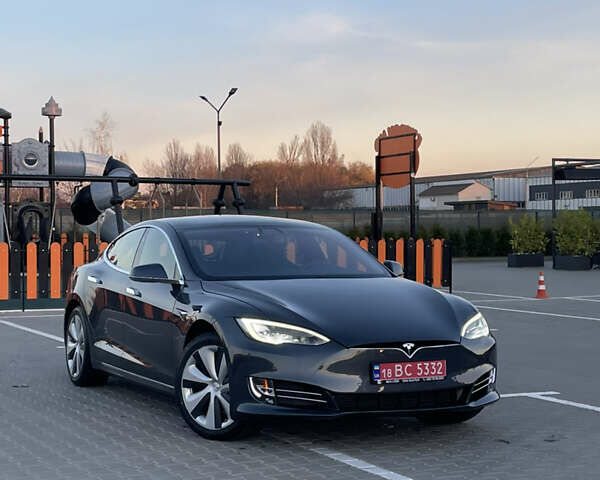 Серый Тесла Модель С, объемом двигателя 0 л и пробегом 28 тыс. км за 28500 $, фото 1 на Automoto.ua