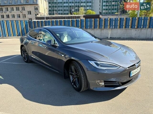 Серый Тесла Модель С, объемом двигателя 0 л и пробегом 63 тыс. км за 28000 $, фото 1 на Automoto.ua