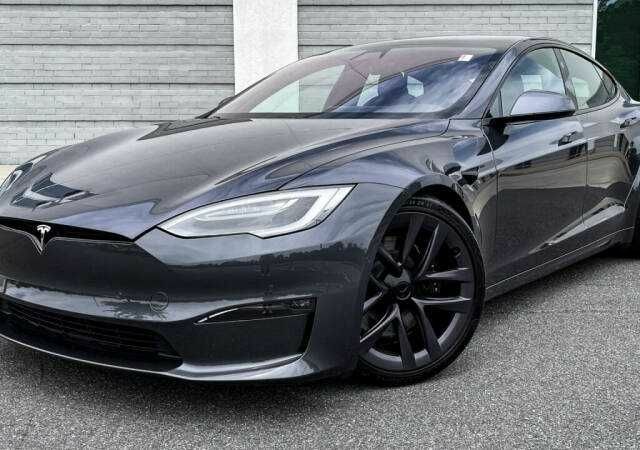Серый Тесла Модель С, объемом двигателя 0 л и пробегом 37 тыс. км за 10300 $, фото 1 на Automoto.ua