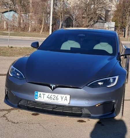Серый Тесла Модель С, объемом двигателя 0 л и пробегом 97 тыс. км за 36200 $, фото 1 на Automoto.ua