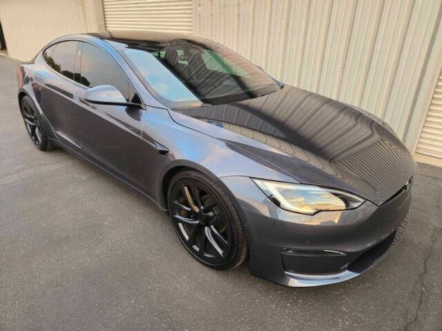 Серый Тесла Модель С, объемом двигателя 0 л и пробегом 24 тыс. км за 23000 $, фото 1 на Automoto.ua