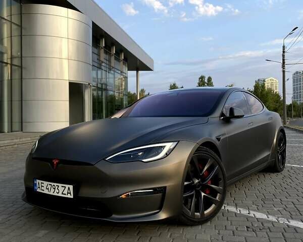 Серый Тесла Модель С, объемом двигателя 0 л и пробегом 9 тыс. км за 69500 $, фото 1 на Automoto.ua