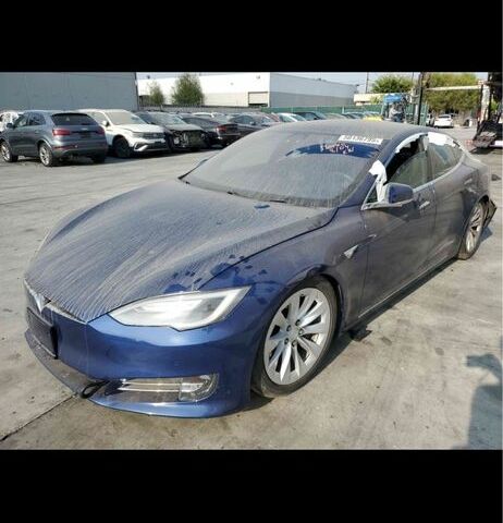 Тесла Модель С 2017 в Одессе на Automoto.ua Синий Тесла Модель С, объемом двигателя 0 л и пробегом 70 тыс. км за 9000 $, фото 1 на Automoto.ua