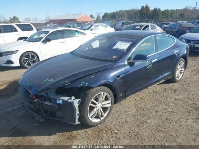 Синий Тесла Модель С, объемом двигателя 0 л и пробегом 122 тыс. км за 8300 $, фото 1 на Automoto.ua