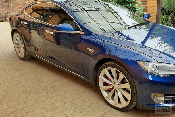 Синий Тесла Модель С, объемом двигателя 0 л и пробегом 129 тыс. км за 40000 $, фото 1 на Automoto.ua