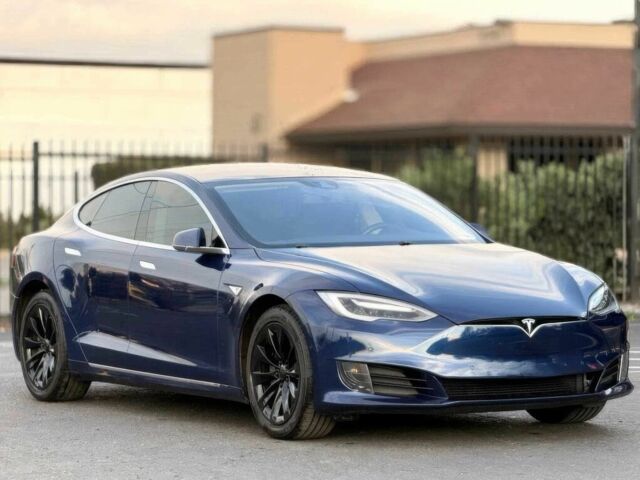 Синий Тесла Модель С, объемом двигателя 0 л и пробегом 72 тыс. км за 4800 $, фото 1 на Automoto.ua