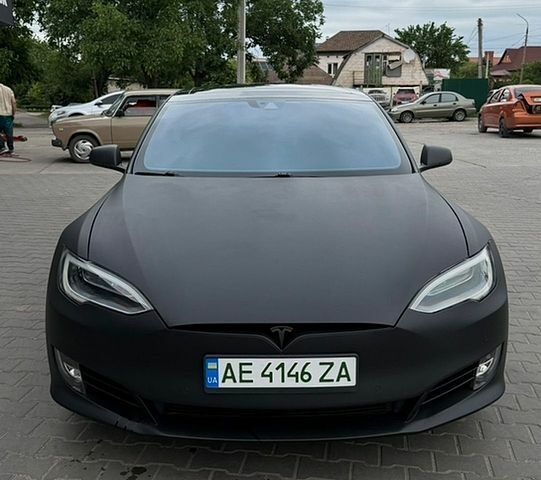 Синий Тесла Модель С, объемом двигателя 0 л и пробегом 174 тыс. км за 18500 $, фото 1 на Automoto.ua