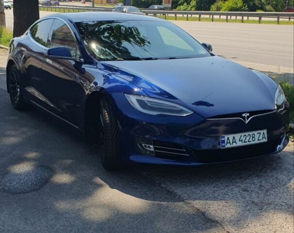 Синий Тесла Модель С, объемом двигателя 0 л и пробегом 159 тыс. км за 15000 $, фото 1 на Automoto.ua