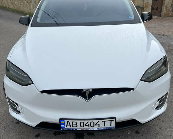 Белый Тесла Модель Х, объемом двигателя 0 л и пробегом 100 тыс. км за 32400 $, фото 1 на Automoto.ua