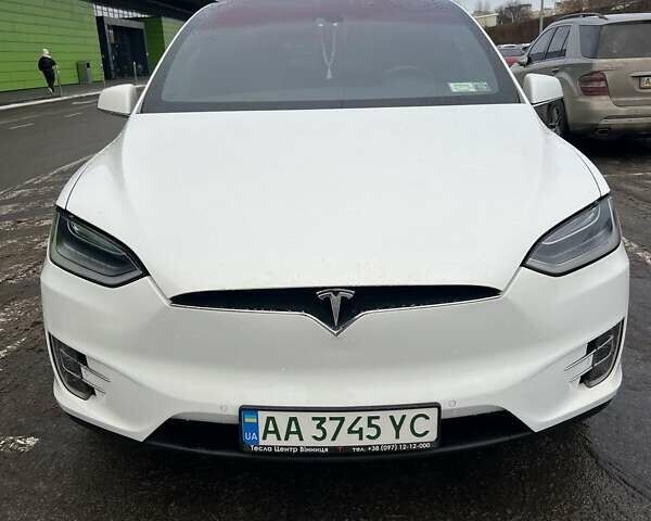Белый Тесла Модель Х, объемом двигателя 0 л и пробегом 112 тыс. км за 19000 $, фото 1 на Automoto.ua