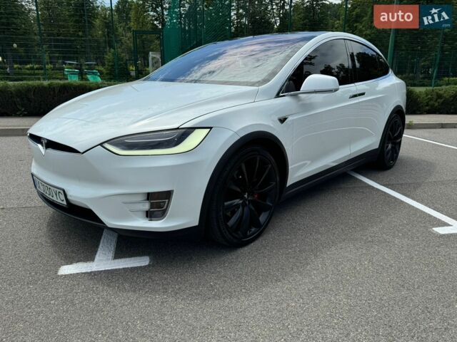 Белый Тесла Модель Х, объемом двигателя 0 л и пробегом 123 тыс. км за 22999 $, фото 1 на Automoto.ua