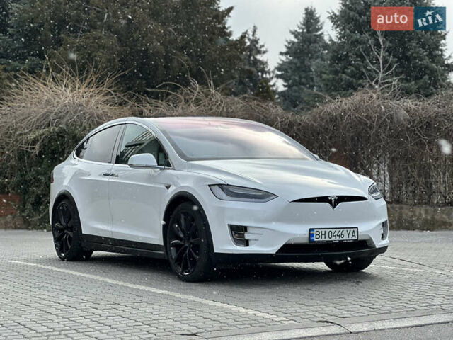 Белый Тесла Модель Х, объемом двигателя 0 л и пробегом 45 тыс. км за 26000 $, фото 1 на Automoto.ua