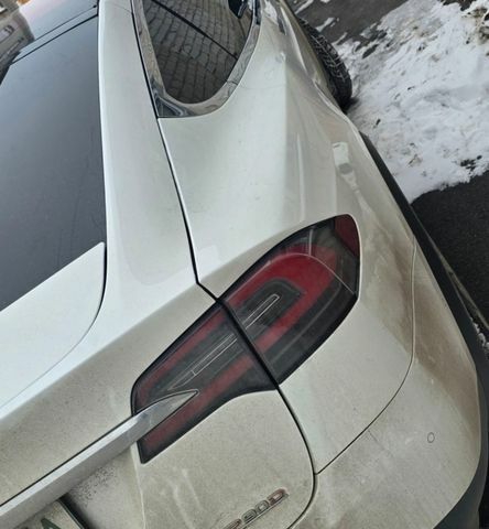 Белый Тесла Модель Х, объемом двигателя 0 л и пробегом 190 тыс. км за 29500 $, фото 1 на Automoto.ua