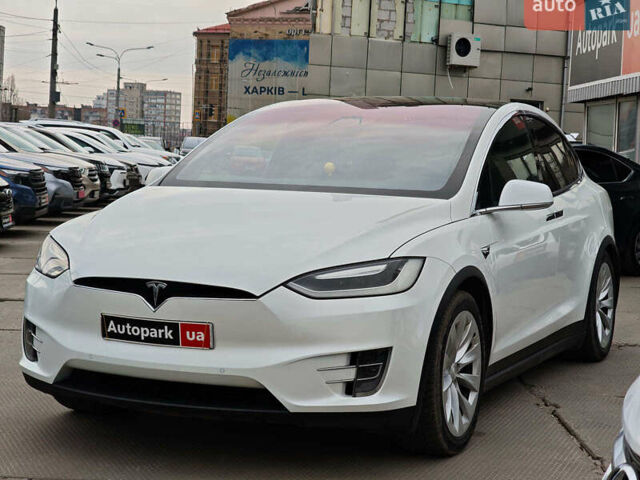 Белый Тесла Модель Х, объемом двигателя 0 л и пробегом 146 тыс. км за 20450 $, фото 1 на Automoto.ua