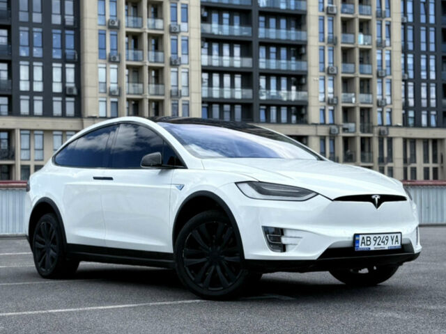 Белый Тесла Модель Х, объемом двигателя 0 л и пробегом 118 тыс. км за 27900 $, фото 1 на Automoto.ua