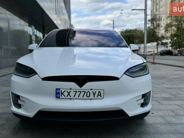 Белый Тесла Модель Х, объемом двигателя 0 л и пробегом 150 тыс. км за 26500 $, фото 1 на Automoto.ua