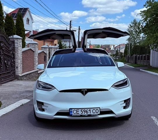 Белый Тесла Модель Х, объемом двигателя 0.37 л и пробегом 128 тыс. км за 18900 $, фото 1 на Automoto.ua