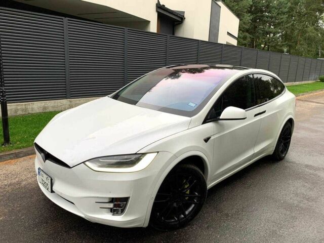 Белый Тесла Модель Х, объемом двигателя 0 л и пробегом 265 тыс. км за 17000 $, фото 1 на Automoto.ua