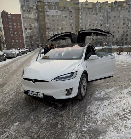 Белый Тесла Модель Х, объемом двигателя 0 л и пробегом 112 тыс. км за 18850 $, фото 1 на Automoto.ua