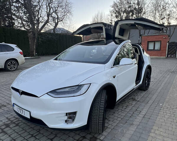 Білий Тесла Модель Х, об'ємом двигуна 0 л та пробігом 141 тис. км за 23600 $, фото 1 на Automoto.ua