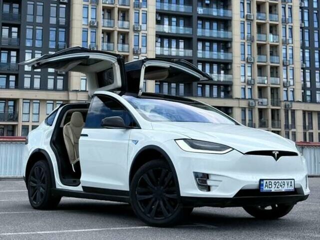 Белый Тесла Модель Х, объемом двигателя 0 л и пробегом 118 тыс. км за 27900 $, фото 1 на Automoto.ua