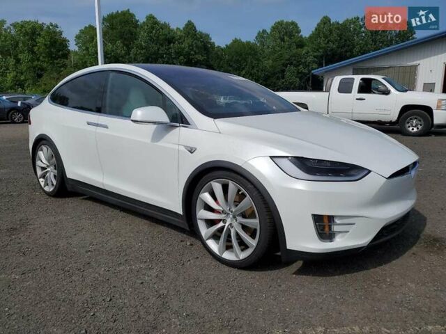 Белый Тесла Модель Х, объемом двигателя 0 л и пробегом 140 тыс. км за 7500 $, фото 1 на Automoto.ua