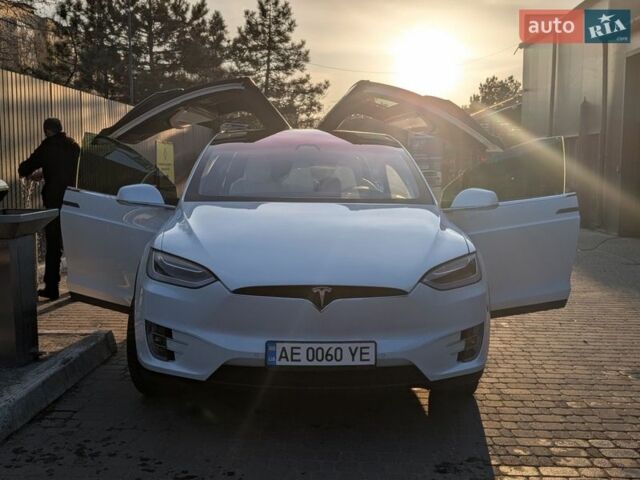 Белый Тесла Модель Х, объемом двигателя 0 л и пробегом 108 тыс. км за 28700 $, фото 1 на Automoto.ua
