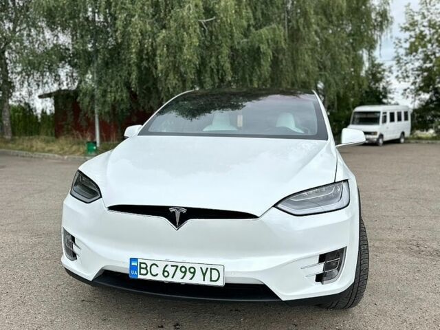 Белый Тесла Модель Х, объемом двигателя 0 л и пробегом 107 тыс. км за 18700 $, фото 1 на Automoto.ua