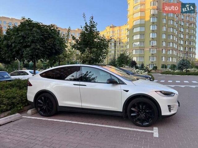 Белый Тесла Модель Х, объемом двигателя 0 л и пробегом 145 тыс. км за 25500 $, фото 1 на Automoto.ua