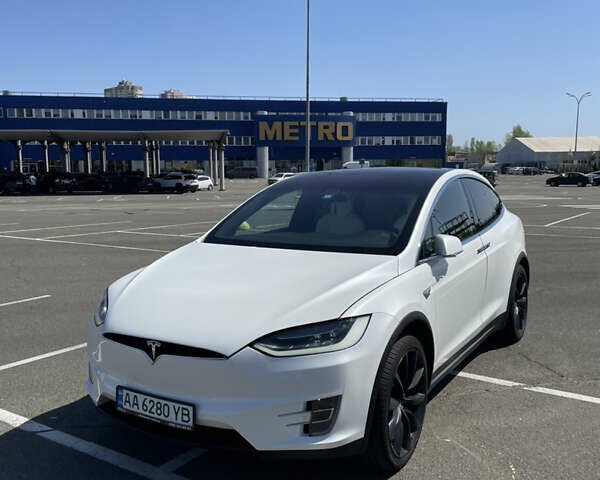 Білий Тесла Модель Х, об'ємом двигуна 0 л та пробігом 92 тис. км за 31990 $, фото 1 на Automoto.ua