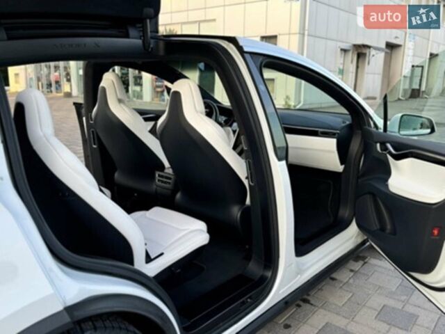 Белый Тесла Модель Х, объемом двигателя 0 л и пробегом 113 тыс. км за 23500 $, фото 1 на Automoto.ua