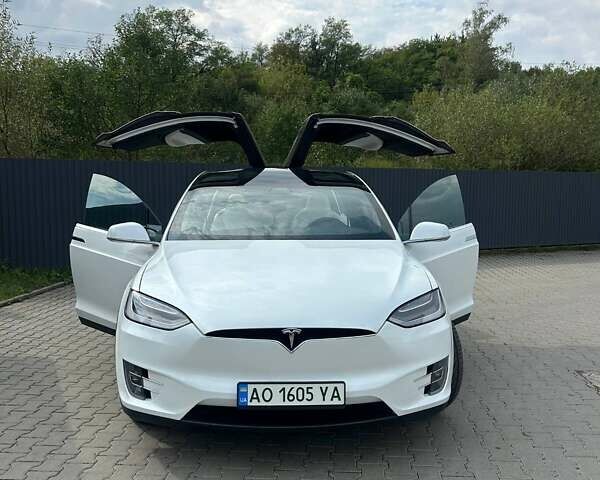 Белый Тесла Модель Х, объемом двигателя 0 л и пробегом 118 тыс. км за 25500 $, фото 1 на Automoto.ua