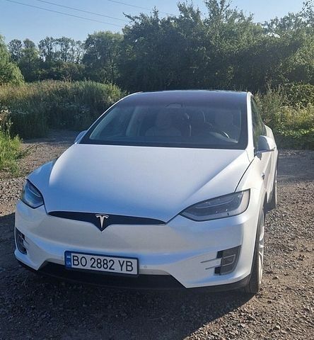 Білий Тесла Модель Х, об'ємом двигуна 0 л та пробігом 112 тис. км за 26500 $, фото 1 на Automoto.ua