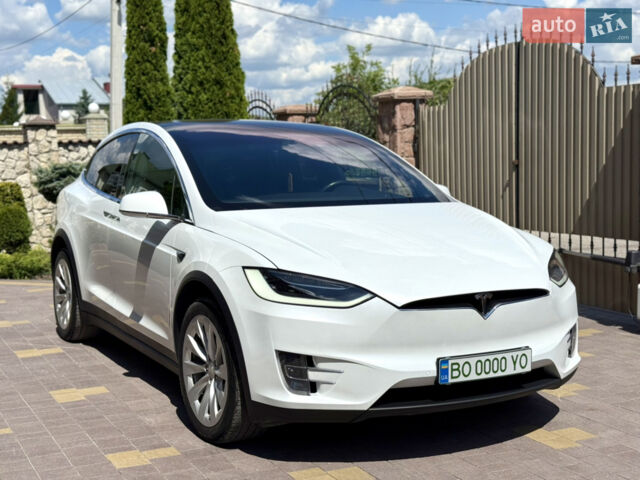 Белый Тесла Модель Х, объемом двигателя 0 л и пробегом 114 тыс. км за 30281 $, фото 1 на Automoto.ua
