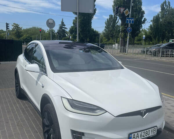 Белый Тесла Модель Х, объемом двигателя 0 л и пробегом 79 тыс. км за 31990 $, фото 1 на Automoto.ua
