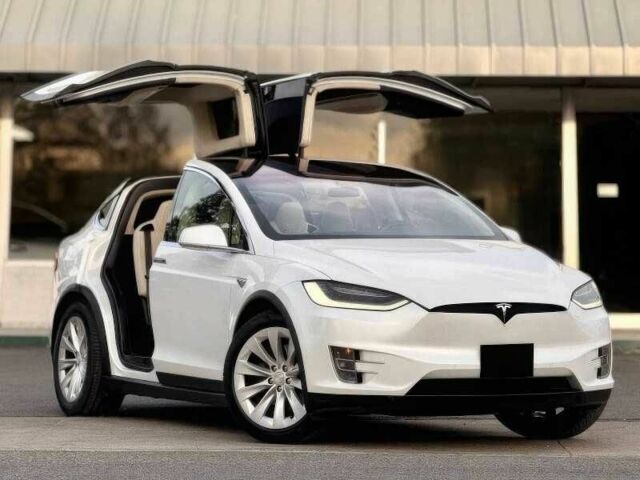 Білий Тесла Модель Х, об'ємом двигуна 0 л та пробігом 99 тис. км за 8500 $, фото 1 на Automoto.ua