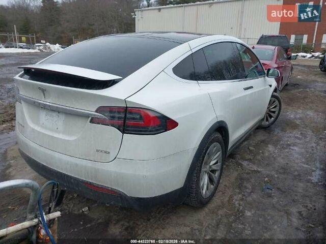 Білий Тесла Модель Х, об'ємом двигуна 0 л та пробігом 80 тис. км за 5500 $, фото 1 на Automoto.ua