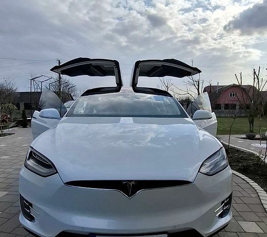 Білий Тесла Модель Х, об'ємом двигуна 0 л та пробігом 126 тис. км за 24150 $, фото 1 на Automoto.ua