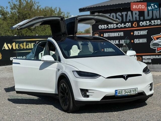 Белый Тесла Модель Х, объемом двигателя 0 л и пробегом 108 тыс. км за 20000 $, фото 1 на Automoto.ua
